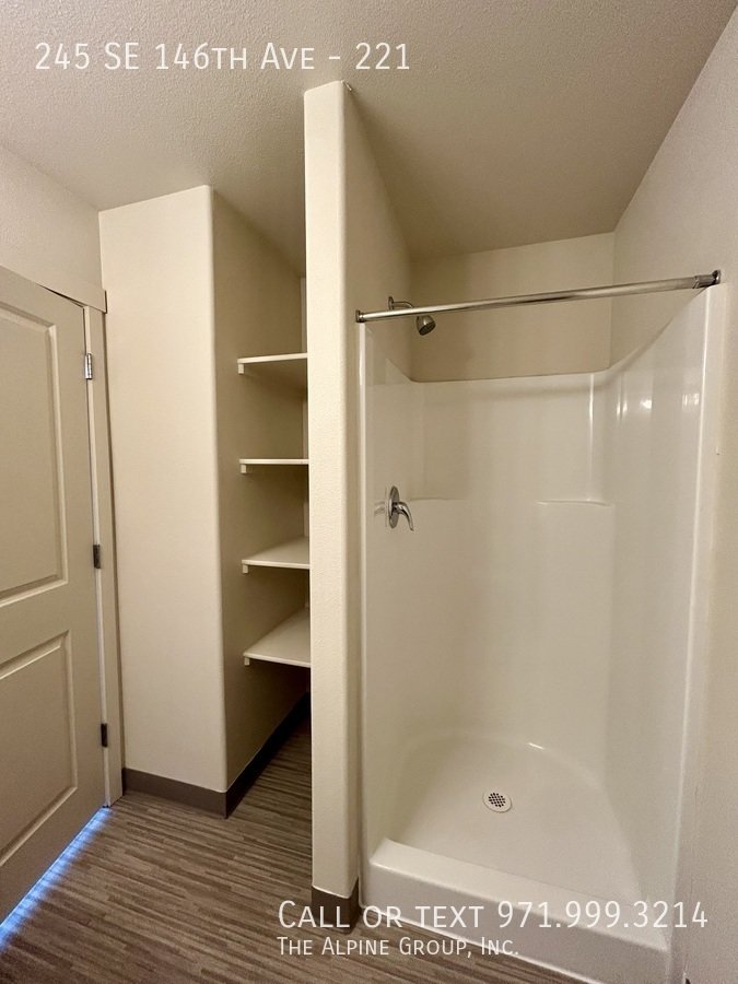 Pet friendly, Washer/Dryer Included! property image