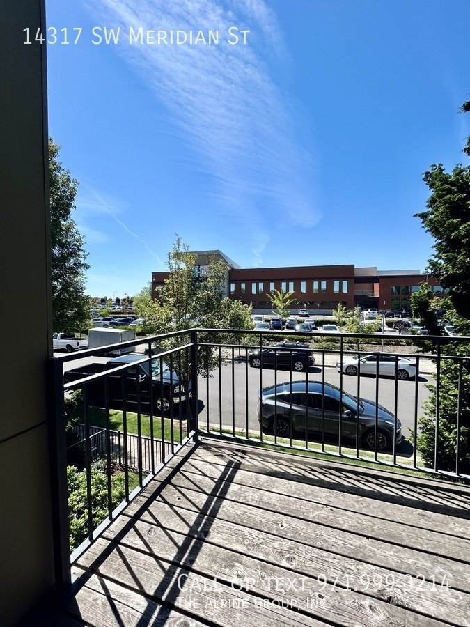 ✨ Modern Luxury in 45° Central | Steps from Nike Campus! property image