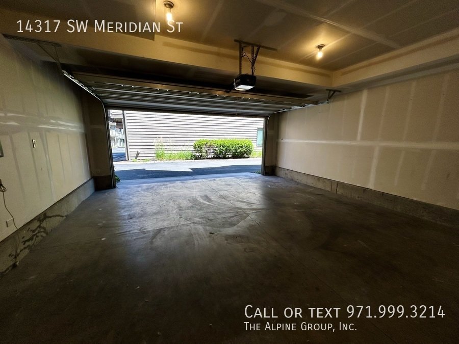 ✨ Modern Luxury in 45° Central | Steps from Nike Campus! property image