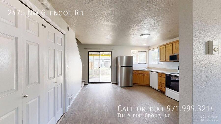 🧺$900 Credit! Charming 2BR Hillsboro Home with Laundry & Patio! property image