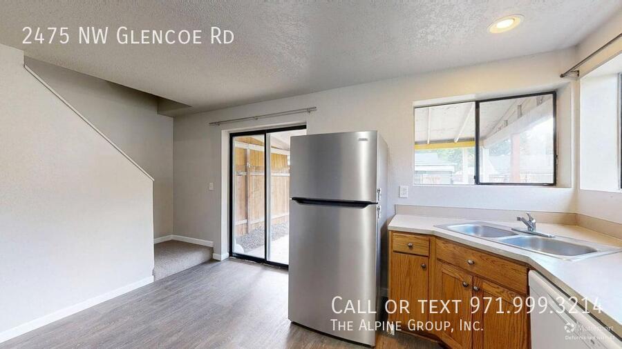 🧺$900 Credit! Charming 2BR Hillsboro Home with Laundry & Patio! property image