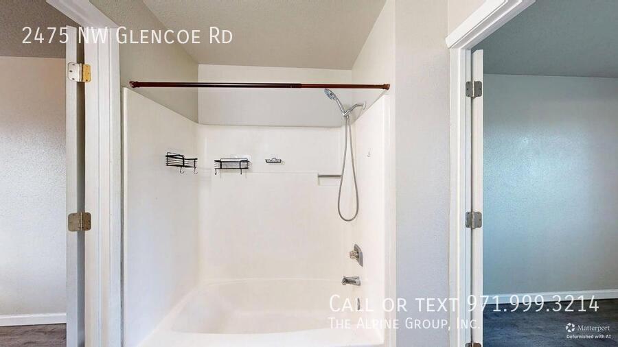 🧺$900 Credit! Charming 2BR Hillsboro Home with Laundry & Patio! property image