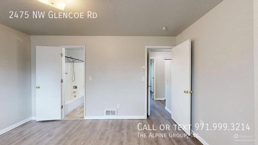 🧺$900 Credit! Charming 2BR Hillsboro Home with Laundry & Patio! property image