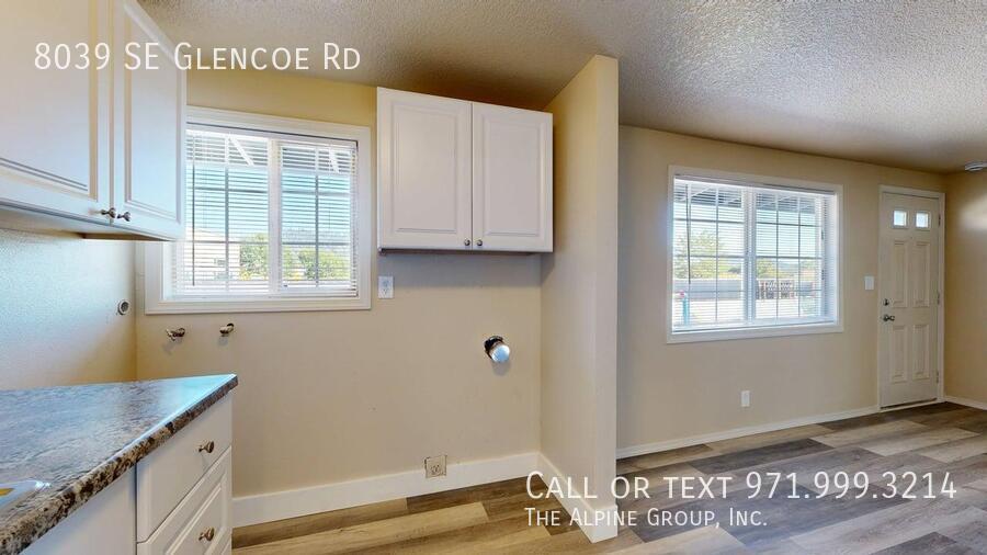 🏡 $500 Toward Your FIRST Month! One-Level Living! Upgraded 2-Bedroom w/ New Appliances property image