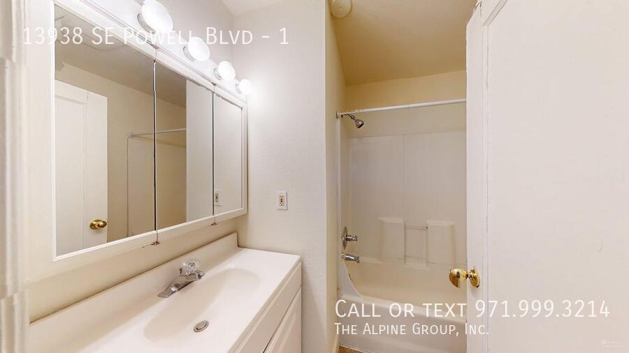 🌿 Inviting Single-Family Gem + $500 First Month Special! property image