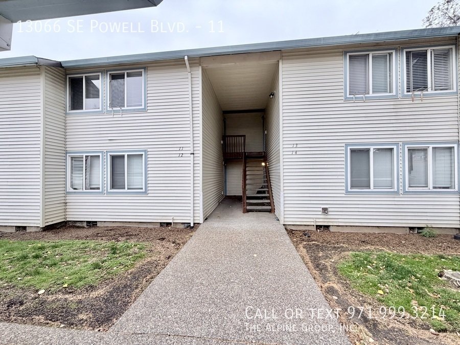 2 bed 2 bath in Powellhurst neighborhood! property image