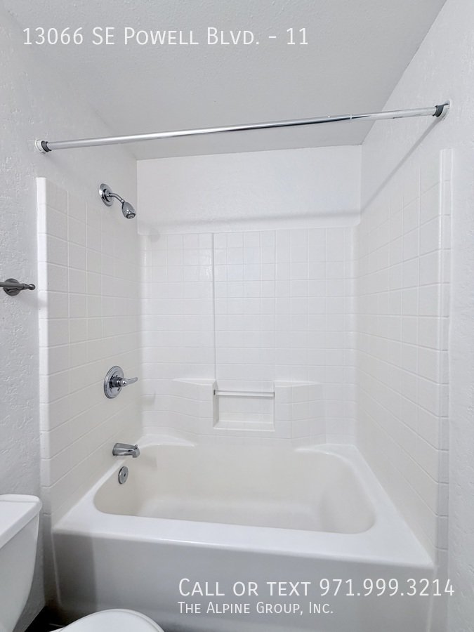 2 bed 2 bath in Powellhurst neighborhood! property image