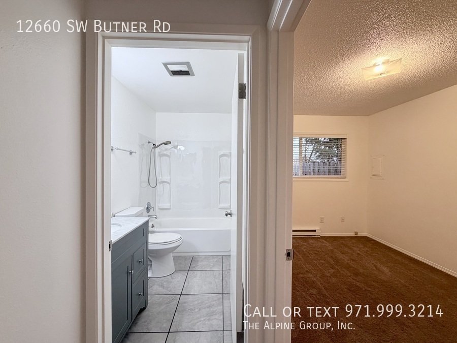 🌼 Cozy Corner Home near Commonwealth Park! property image