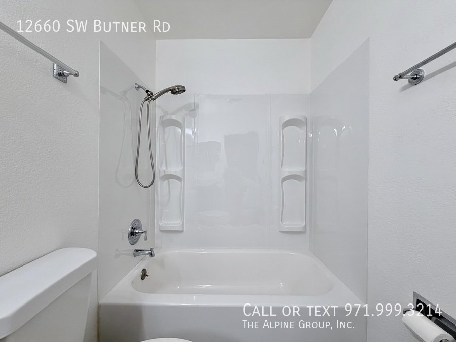 🌼 Cozy Corner Home near Commonwealth Park! property image