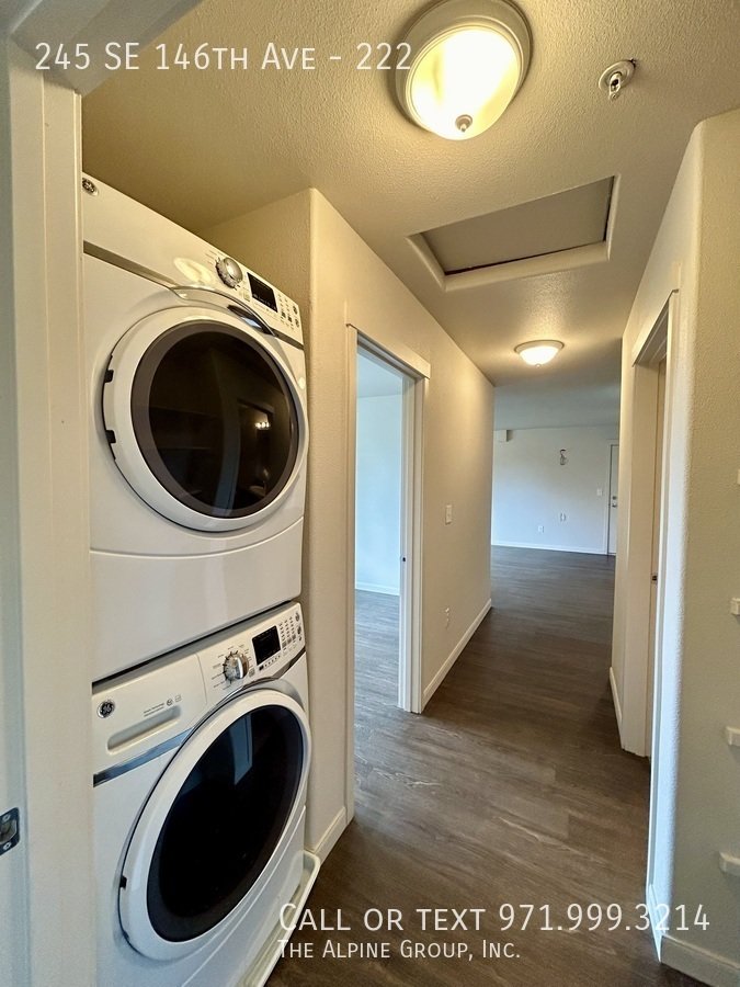 ONE MONTH FREE, Pet friendly, Washer/Dryer Included! property image