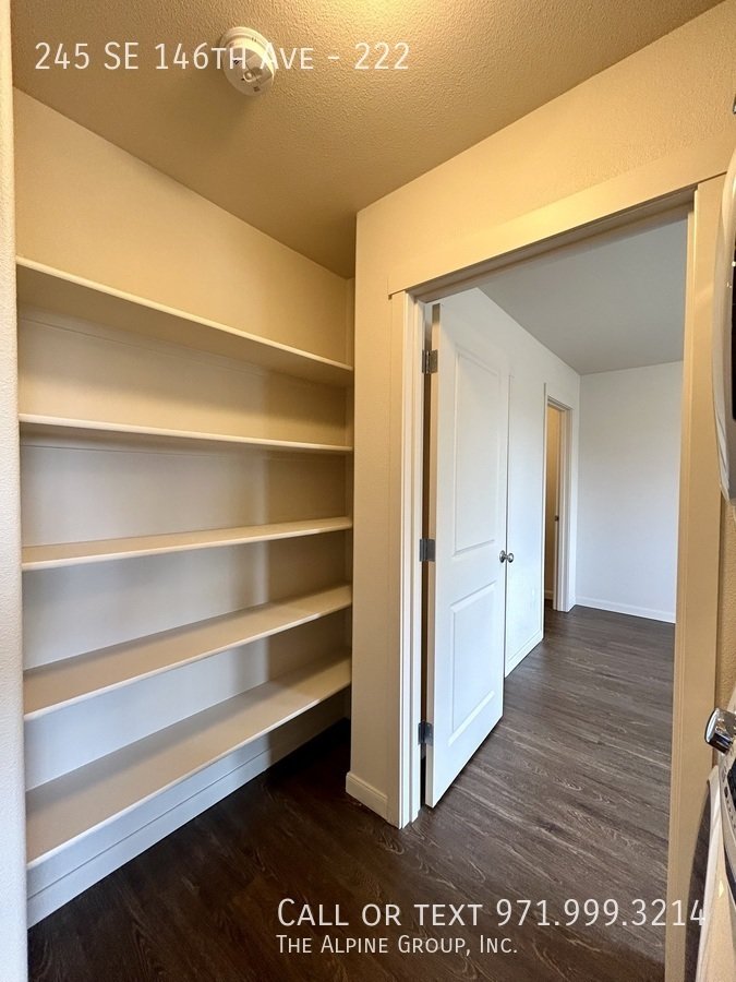 ONE MONTH FREE, Pet friendly, Washer/Dryer Included! property image