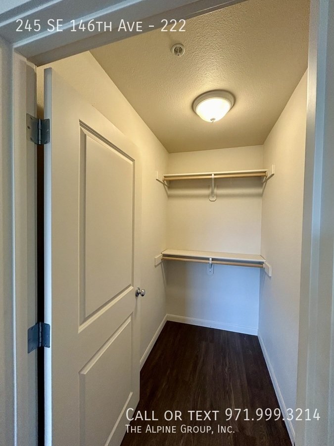 ONE MONTH FREE, Pet friendly, Washer/Dryer Included! property image