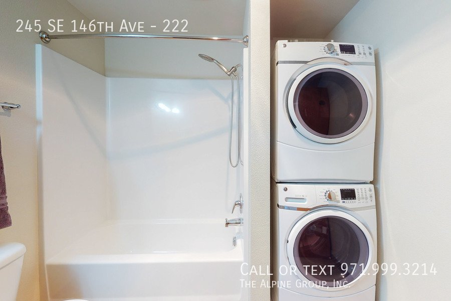 ONE MONTH FREE, Pet friendly, Washer/Dryer Included! property image