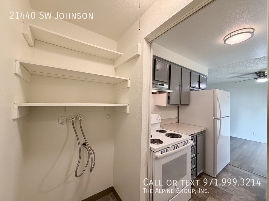 🌙 Peaceful 3BR w/ Window Seat & Fenced Yard! property image