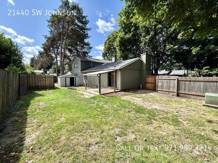 🌙 Peaceful 3BR w/ Window Seat & Fenced Yard! property image