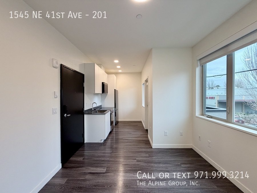 🏡 Luxury Details & Prime Location at 41 Central property image