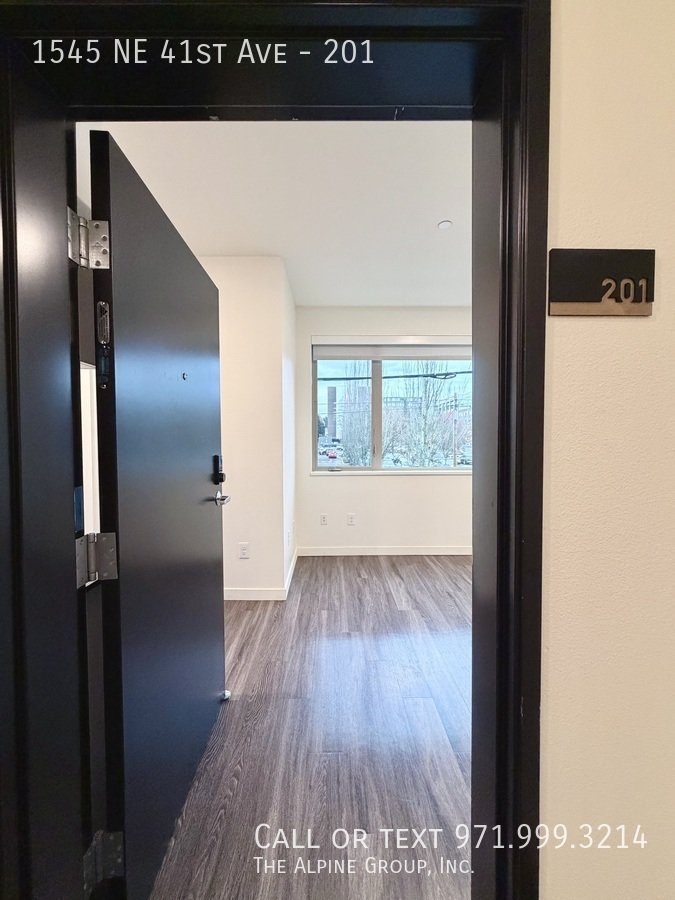 🏡 Luxury Details & Prime Location at 41 Central property image