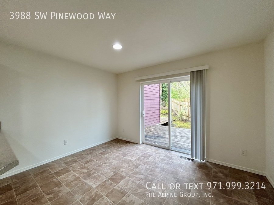 🔥3-Bedroom Gem — Hardwood Floors, Fireplace & Garage! property image