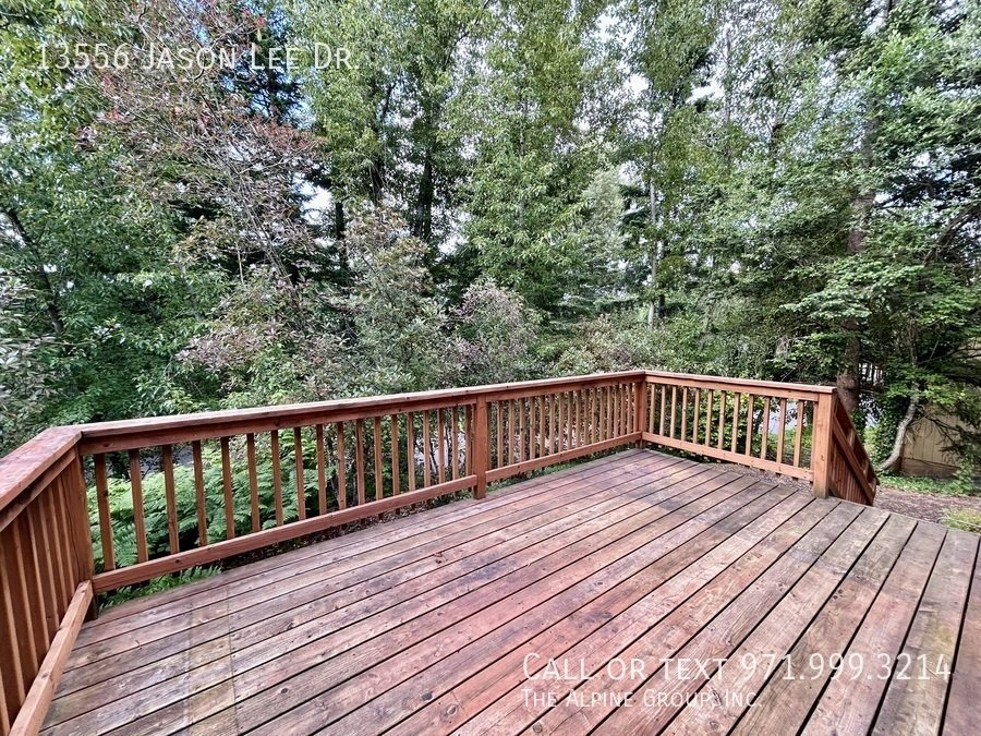 🪵 Cozy Oregon City Home with Spacious Private Deck property image