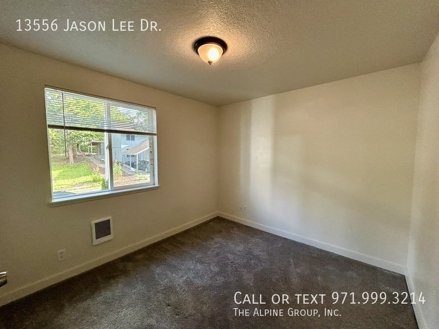 🪵 Cozy Oregon City Home with Spacious Private Deck property image