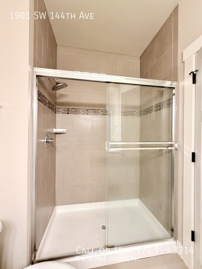 🌿 Gorgeous 4BR Home — Prime Location & 15-Month Lease! property image