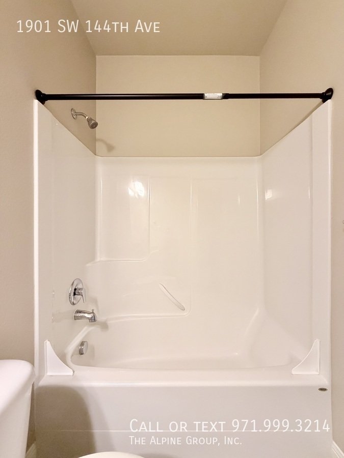 🌿 Gorgeous 4BR Home — Prime Location & 15-Month Lease! property image