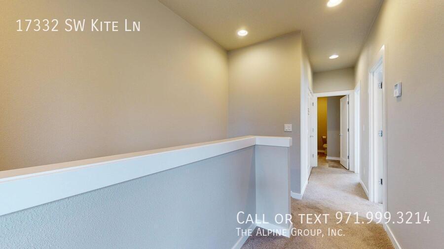 🌟 Spacious End Unit | 3BR + Den | 15-Month Lease 🌟 property image