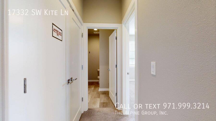 🌟 Spacious End Unit | 3BR + Den | 15-Month Lease 🌟 property image