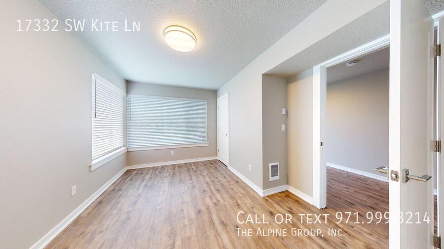 🌟 Spacious End Unit | 3BR + Den | 15-Month Lease 🌟 property image