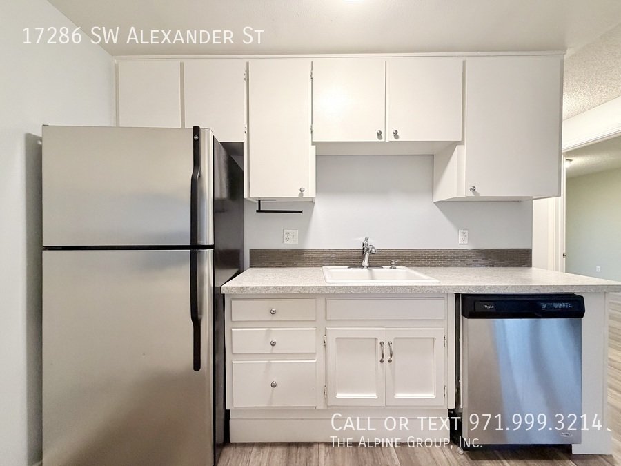 $300 OFF Deposit! On-Site Laundry + Modern 2BD 🧺 property image