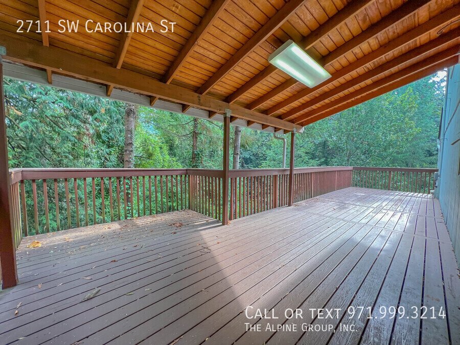 🌿 18-mo Lease! Green & Serene: A Bright, Private SW Portland Retreat property image