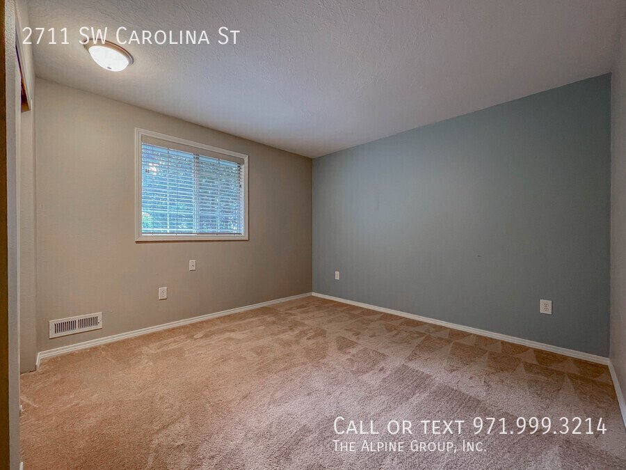 🌿 18-mo Lease! Green & Serene: A Bright, Private SW Portland Retreat property image