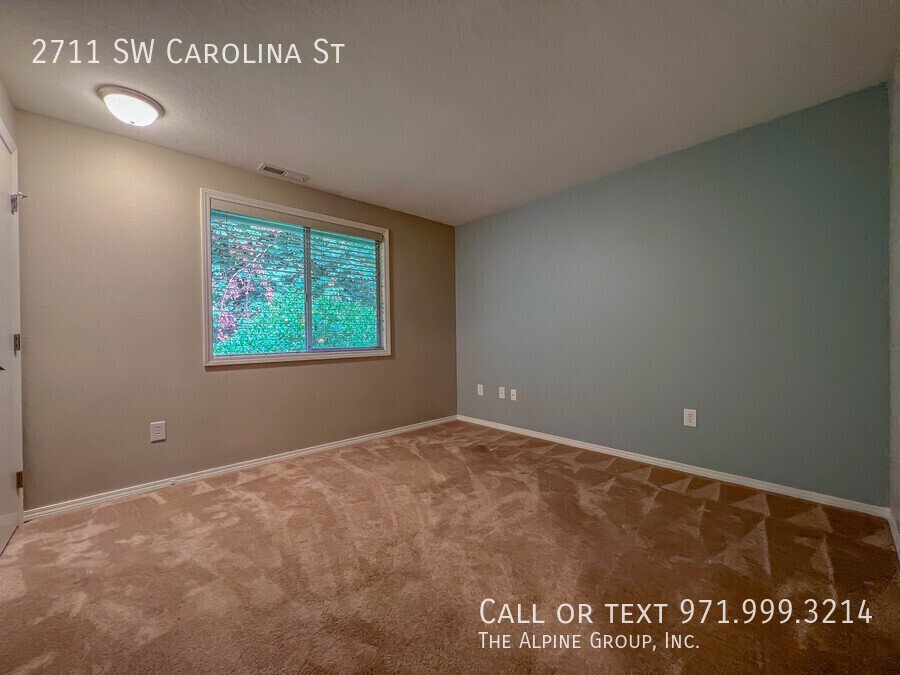 🌿 18-mo Lease! Green & Serene: A Bright, Private SW Portland Retreat property image