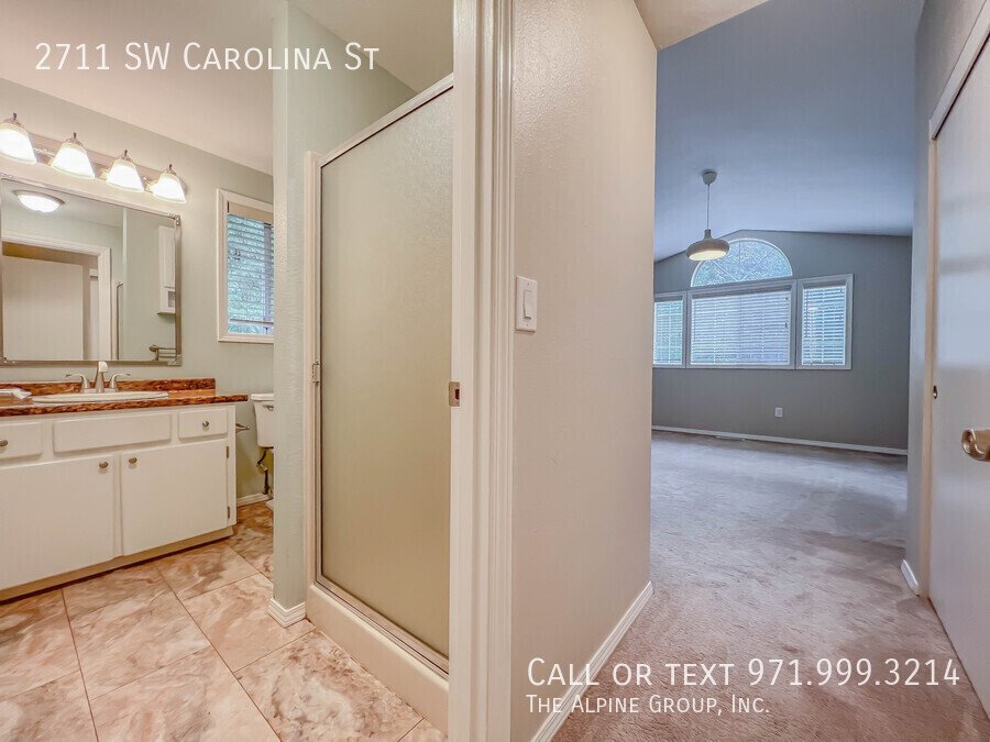 🌿 18-mo Lease! Green & Serene: A Bright, Private SW Portland Retreat property image