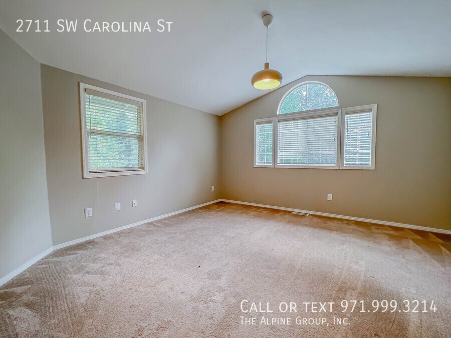 🌿 18-mo Lease! Green & Serene: A Bright, Private SW Portland Retreat property image