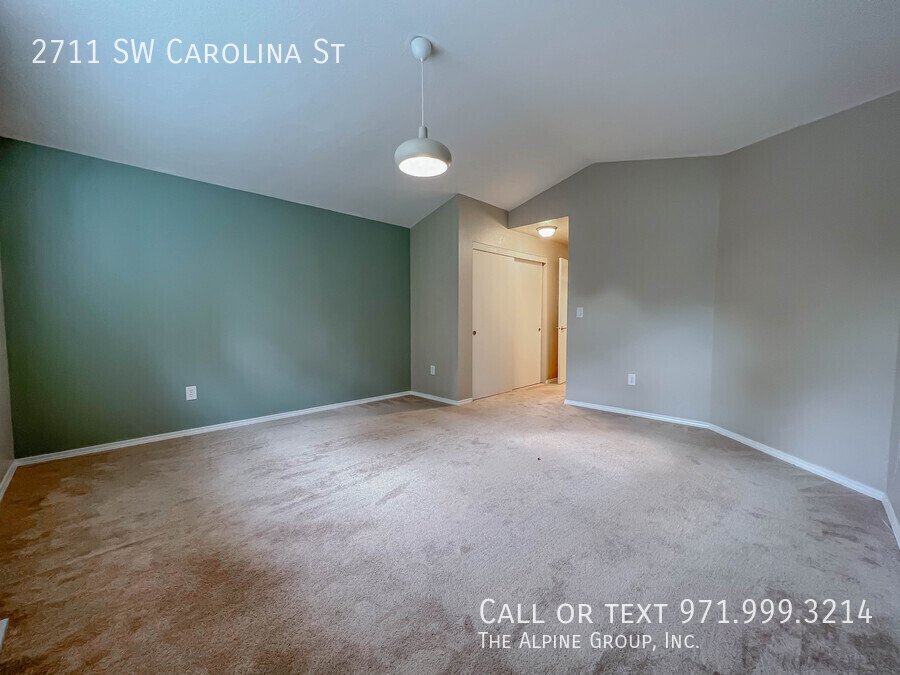 🌿 18-mo Lease! Green & Serene: A Bright, Private SW Portland Retreat property image