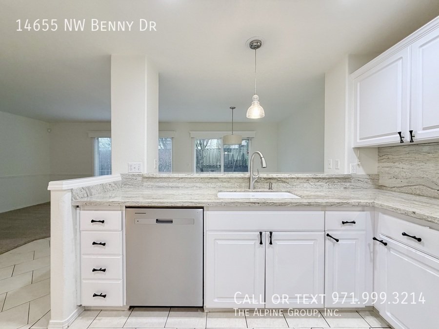 🛋️ Charming Kaiser Woods Home w/ Granite Kitchen – 15-Month Lease property image