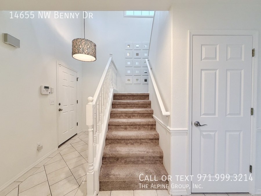 🛋️ Charming Kaiser Woods Home w/ Granite Kitchen – 15-Month Lease property image