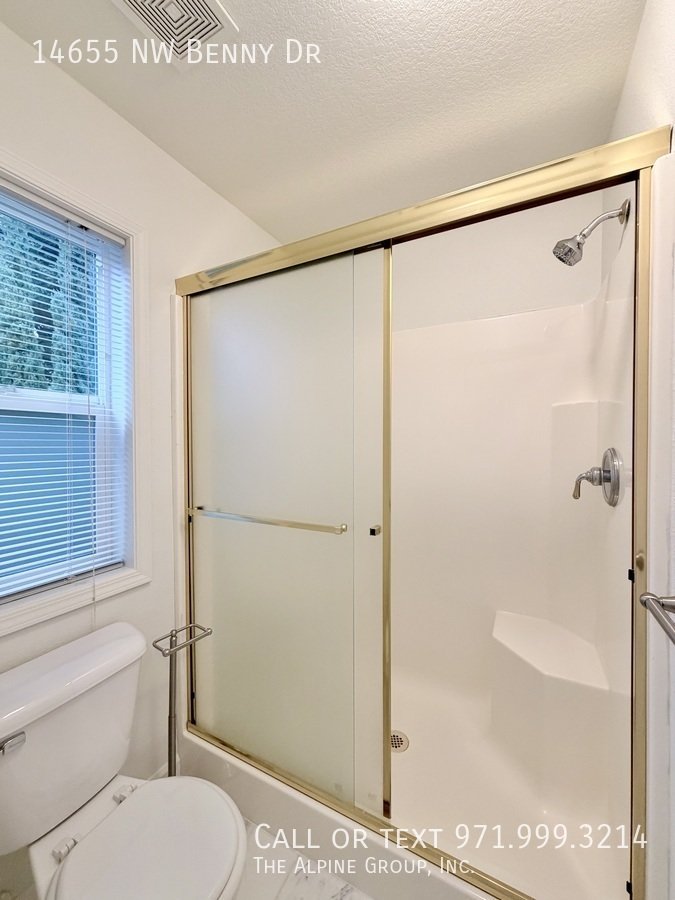 🛋️ Charming Kaiser Woods Home w/ Granite Kitchen – 15-Month Lease property image