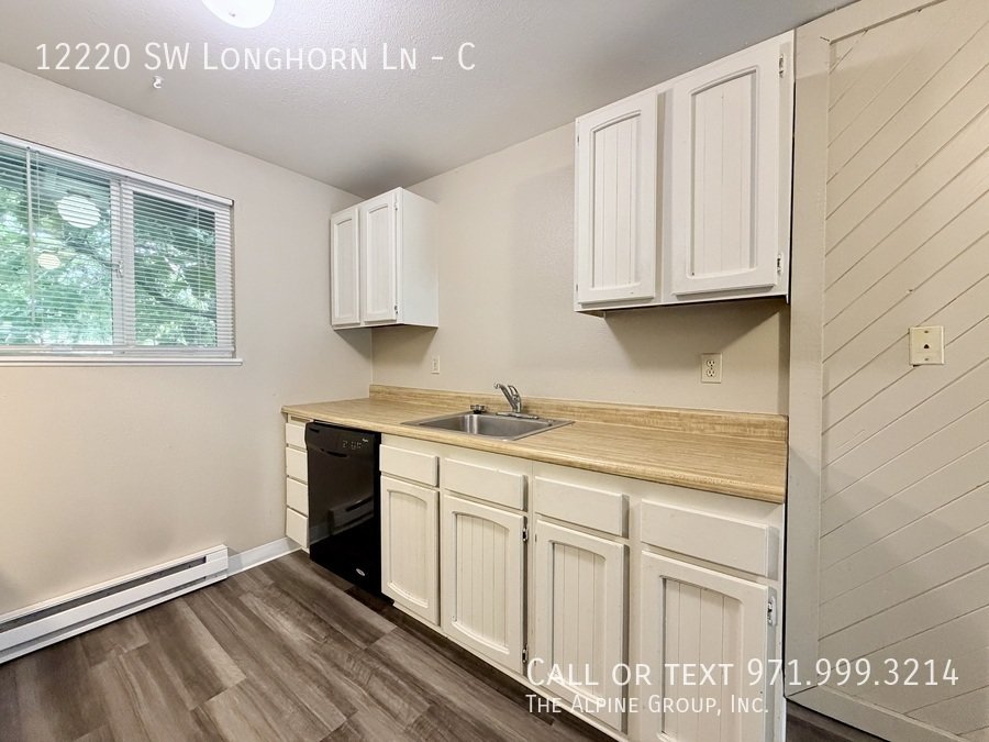 🎉 FIRST Month FREE – Apply by 12/31! 🪴 Stylish 2BR Retreat – Covered Deck & Private Oasis property image