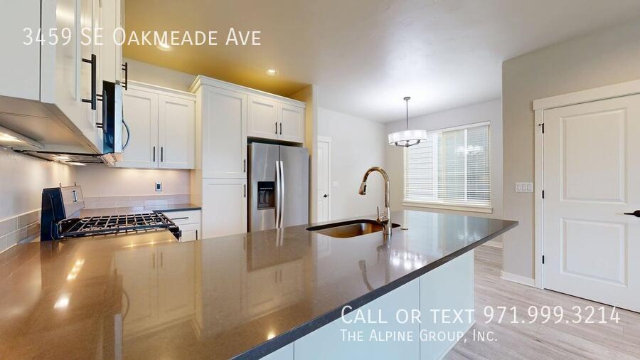 ✨ Holiday Special: $600 Off Your First Month if You Apply by 12/31! property image