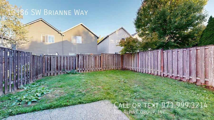 🏠HALF OFF Your FIRST MONTH- Apply By 12/31! Cozy 3-Bed with Open Floor Plan & Fenced Yard property image