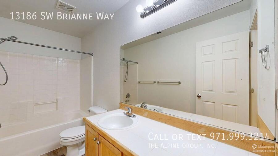 🏠HALF OFF Your FIRST MONTH- Apply By 12/31! Cozy 3-Bed with Open Floor Plan & Fenced Yard property image