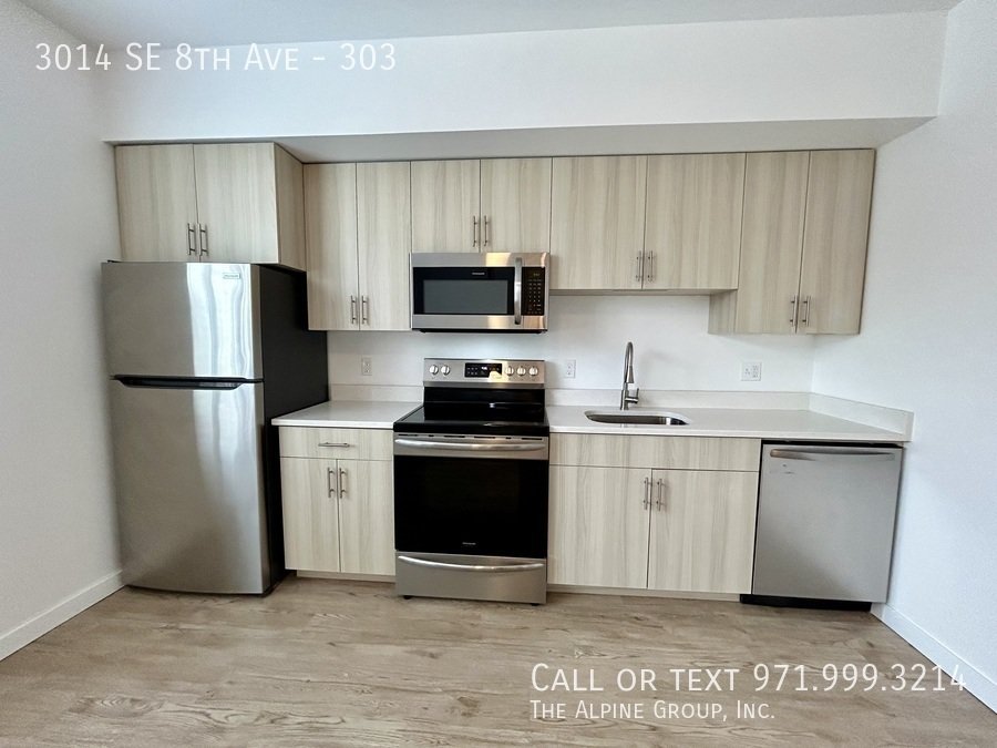 🏙️FREE FIRST MONTH! Sleek 2022-Built Apartment with In-Unit Laundry! property image