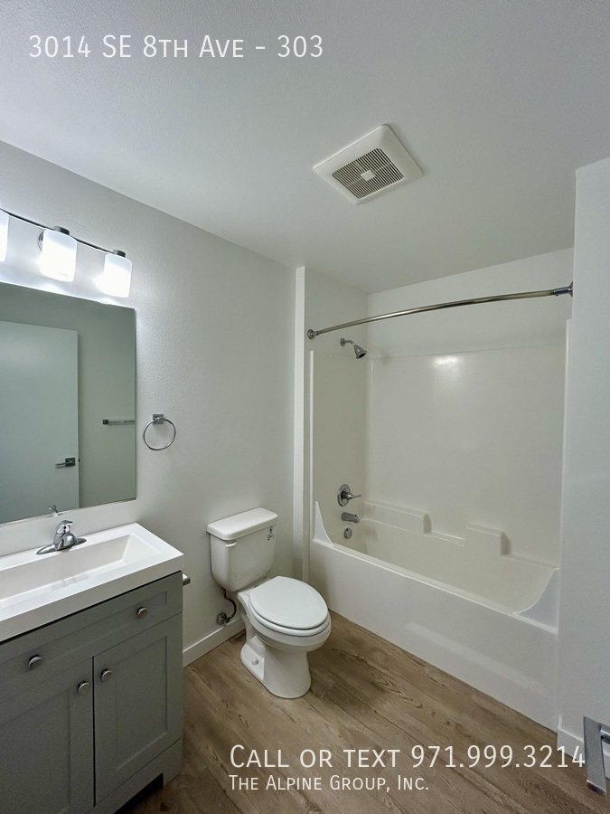 🏙️FREE FIRST MONTH! Sleek 2022-Built Apartment with In-Unit Laundry! property image