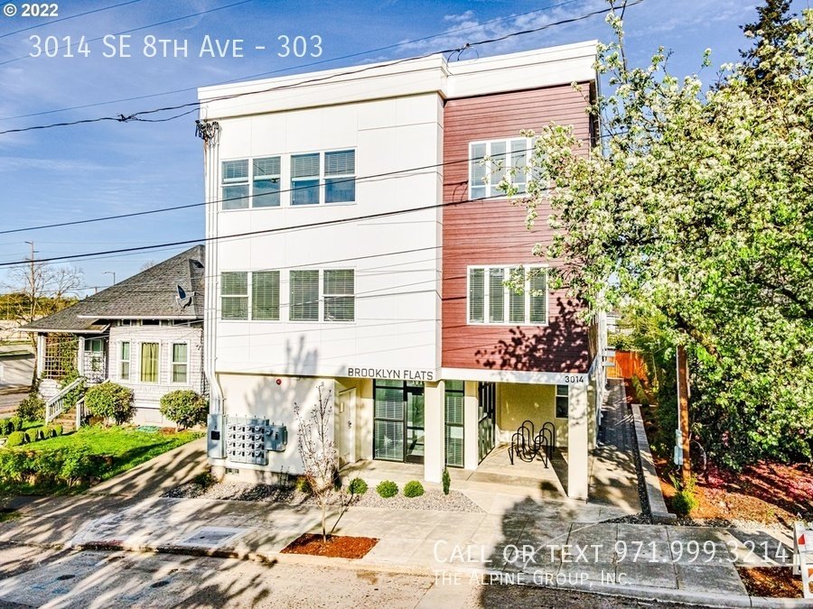 🏙️FREE FIRST MONTH! Sleek 2022-Built Apartment with In-Unit Laundry! property image