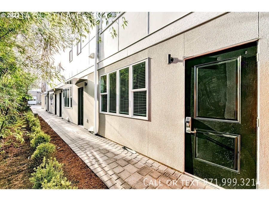 🏙️FREE FIRST MONTH! Sleek 2022-Built Apartment with In-Unit Laundry! property image