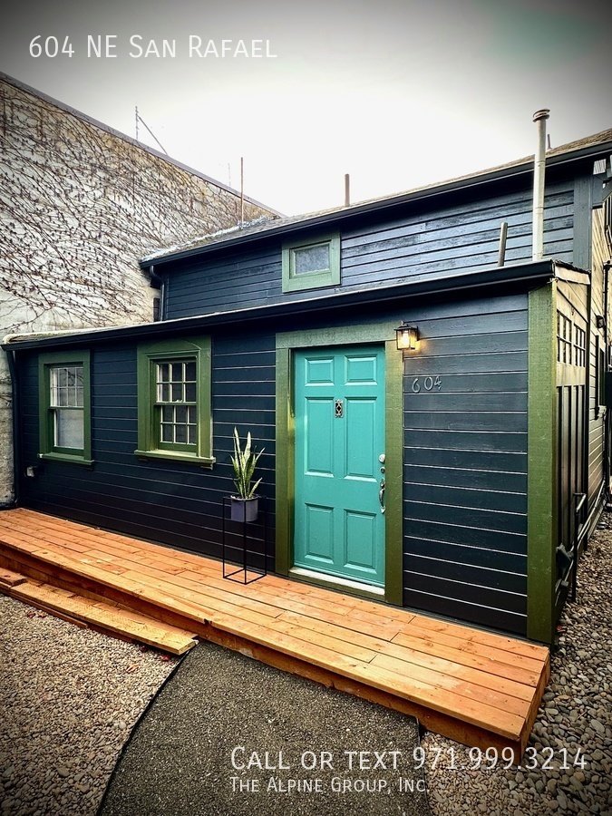 🕰️ Timeless Irvington Carriage House with Vintage Charm property image