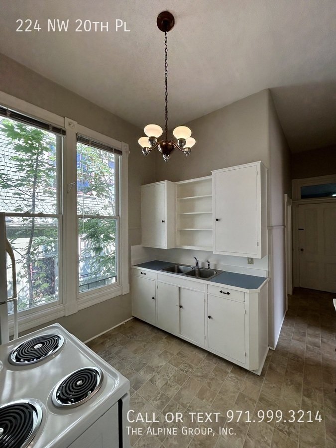 🌿 Timeless Portland Victorian in Prime Location property image