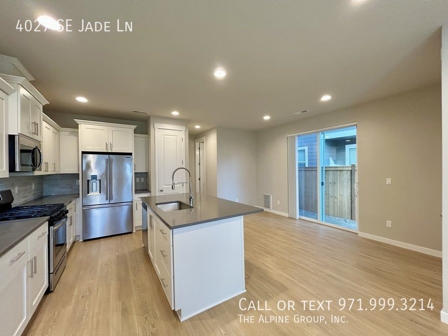 🛋️ Stylish 2024 Build with Dual Primary Suites property image